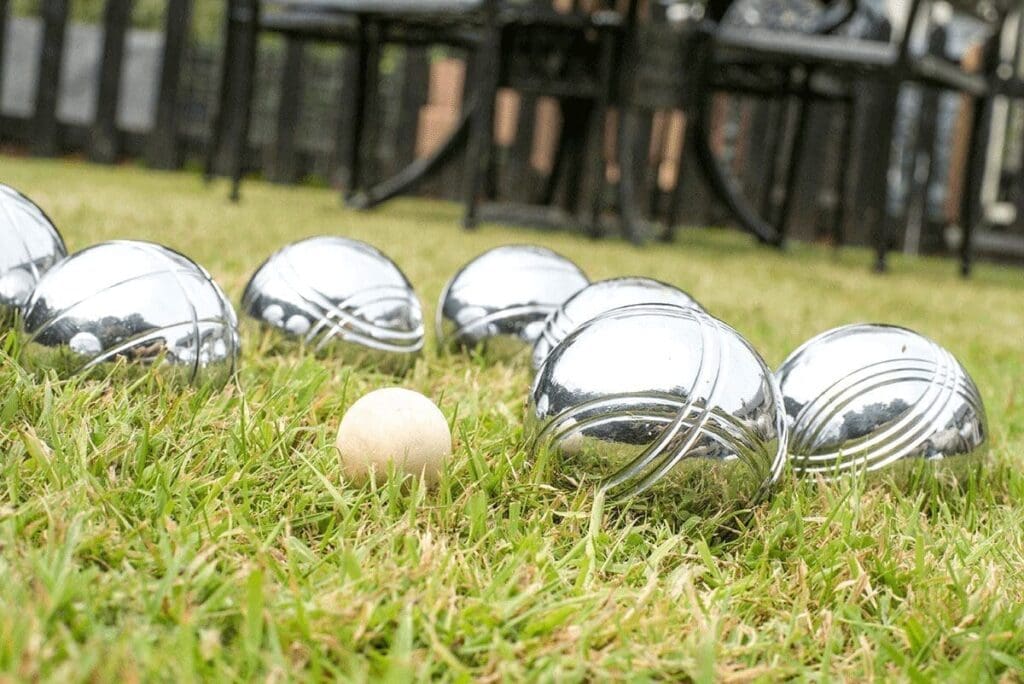 Premium 8-Ball Boules Set for Outdoor Fun - Image 2